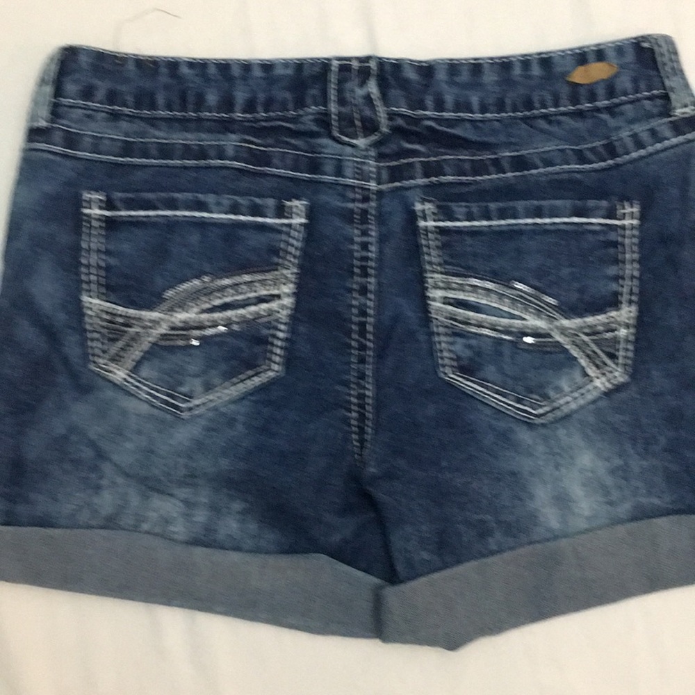 Shorts - Picture 2 of 3